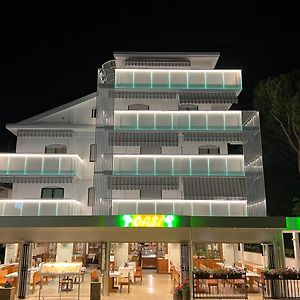 Hotel Oasi